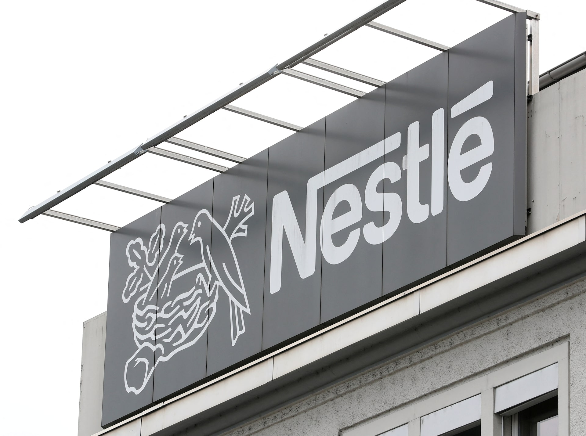 Nestlé accelerates global colour reformulation