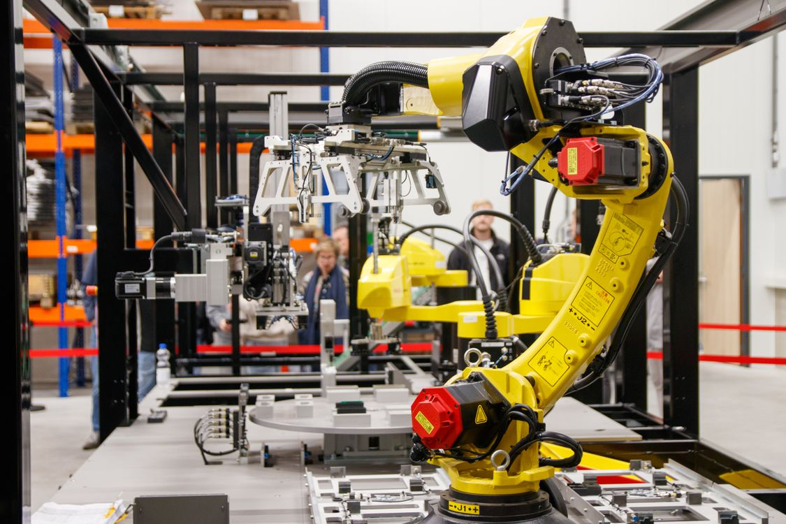 TRAZO develops operator-taught food palletising system